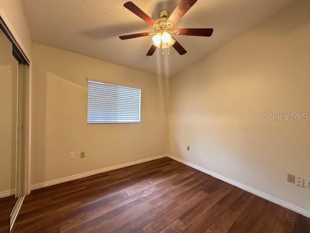 For Rent: $1,400 (2 beds, 1 baths, 812 Square Feet)