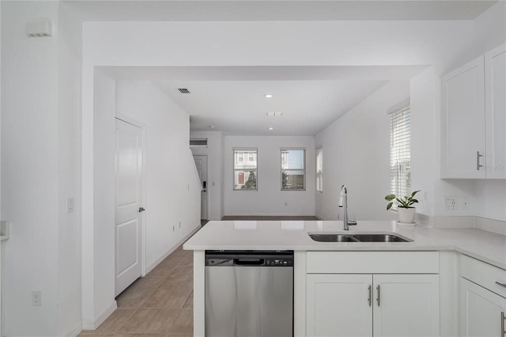 В аренду: $1,950 (2 спален, 2 ванн, 1116 Квадратных фут)