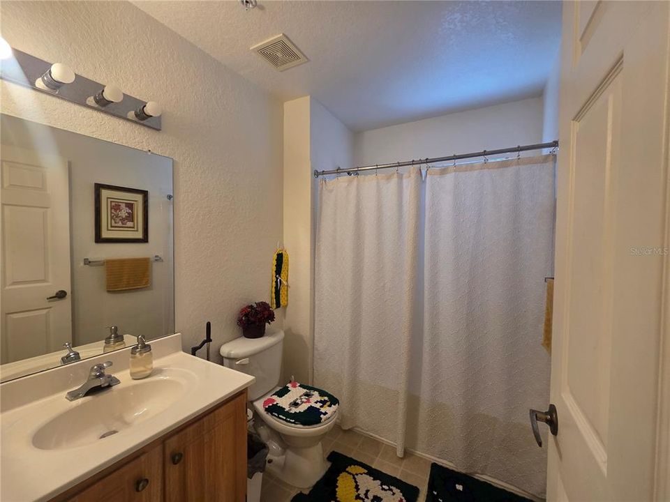 Activo con contrato: $1,900 (4 camas, 3 baños, 1470 Pies cuadrados)