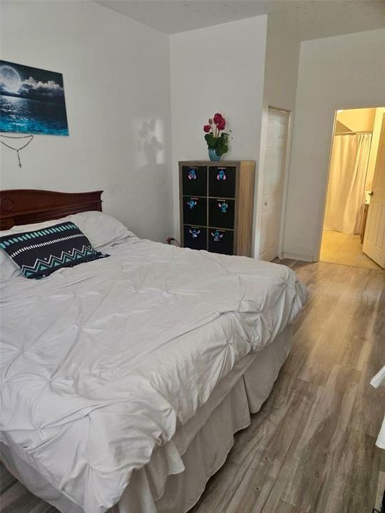 Activo con contrato: $1,900 (4 camas, 3 baños, 1470 Pies cuadrados)