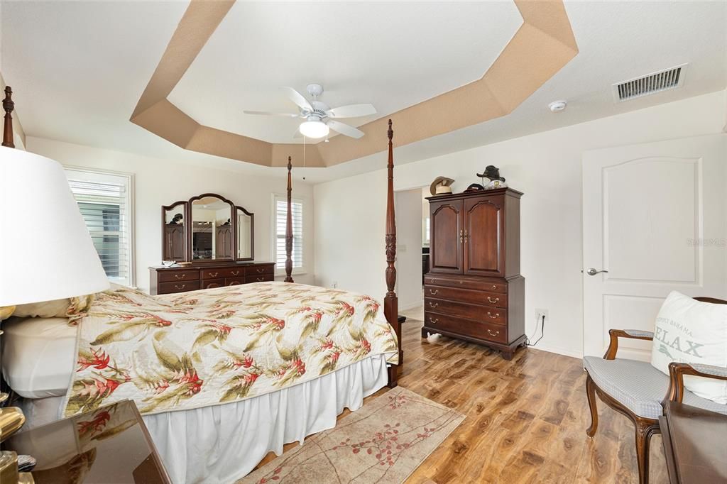 For Sale: $499,900 (3 beds, 2 baths, 1918 Square Feet)