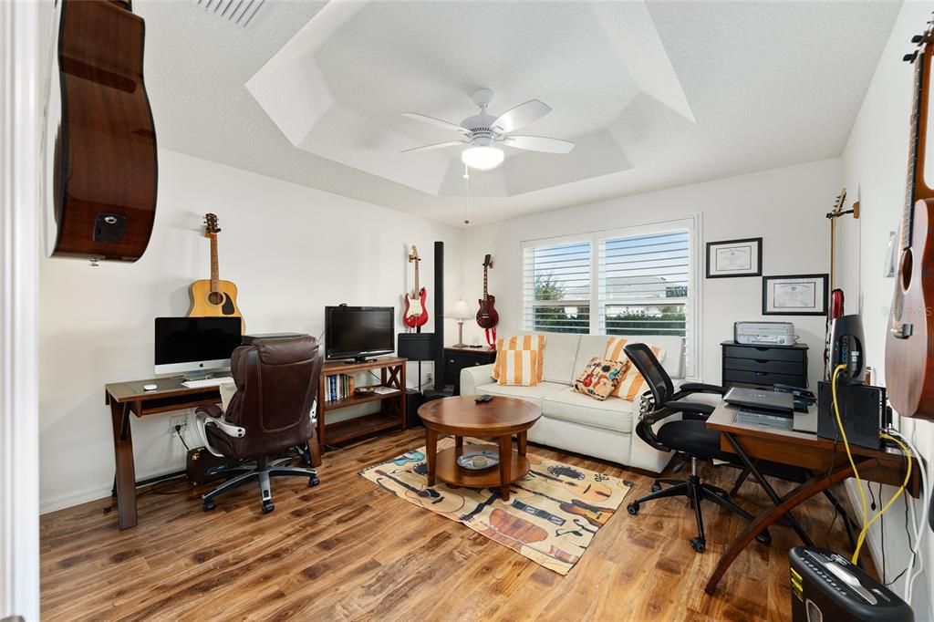 For Sale: $499,900 (3 beds, 2 baths, 1918 Square Feet)