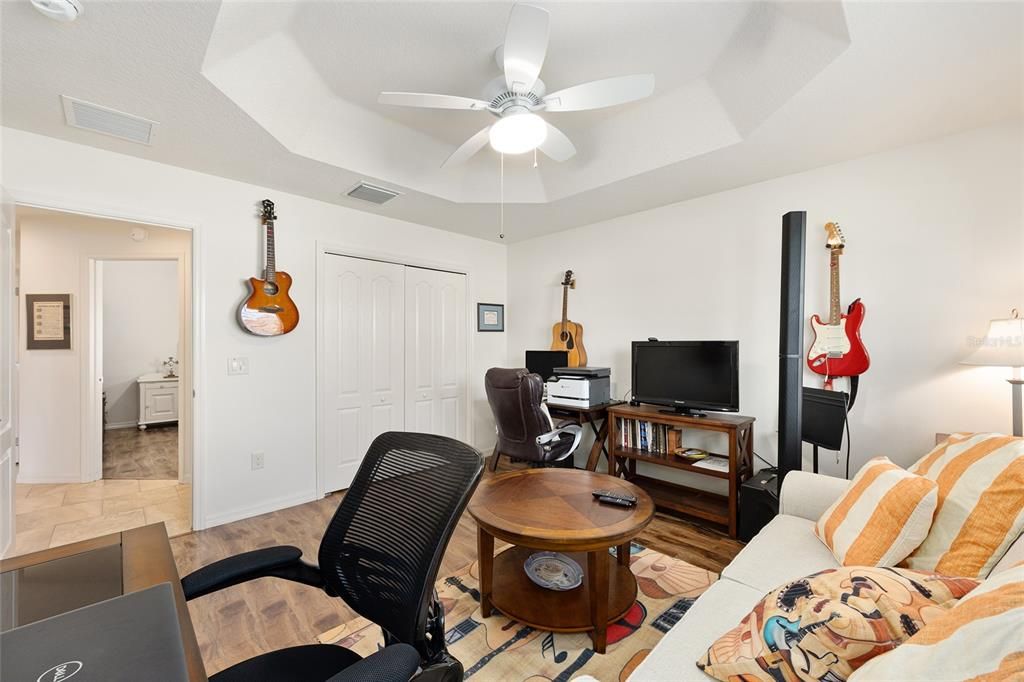 For Sale: $499,900 (3 beds, 2 baths, 1918 Square Feet)