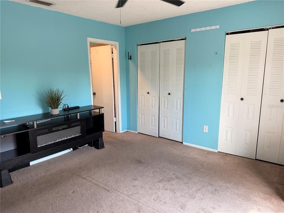 For Sale: $249,999 (2 beds, 2 baths, 1300 Square Feet)