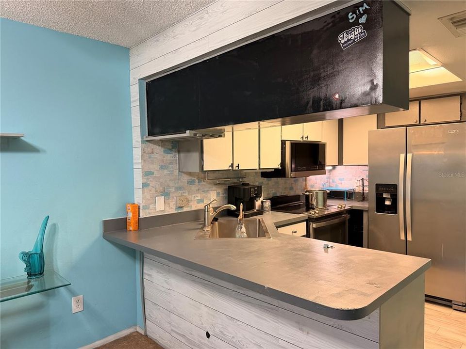 For Sale: $249,999 (2 beds, 2 baths, 1300 Square Feet)
