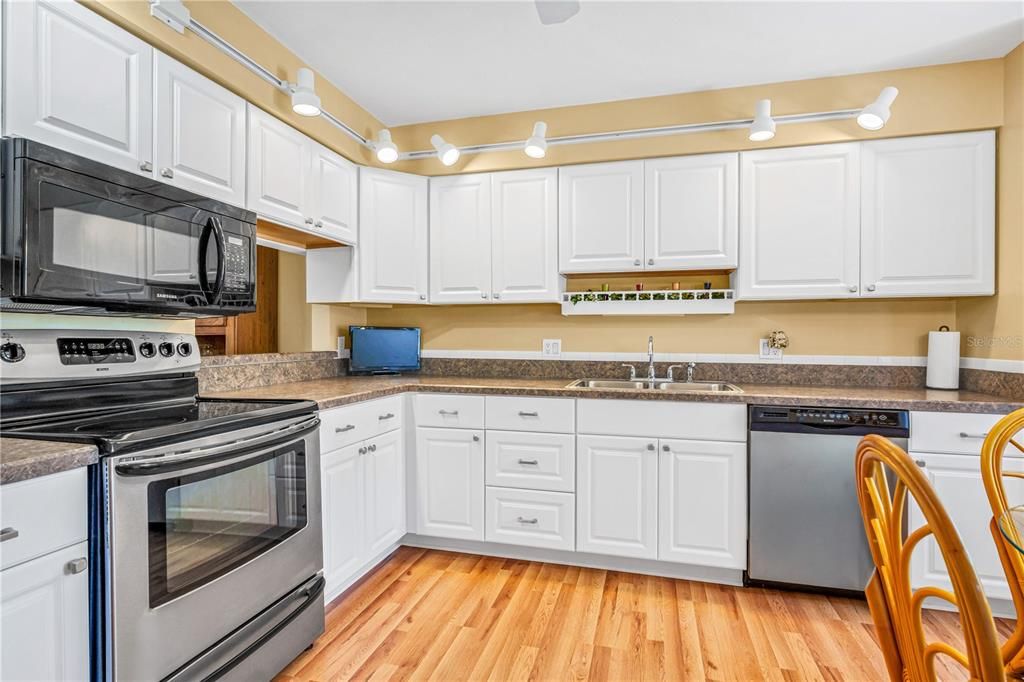 Activo con contrato: $315,000 (2 camas, 2 baños, 1632 Pies cuadrados)