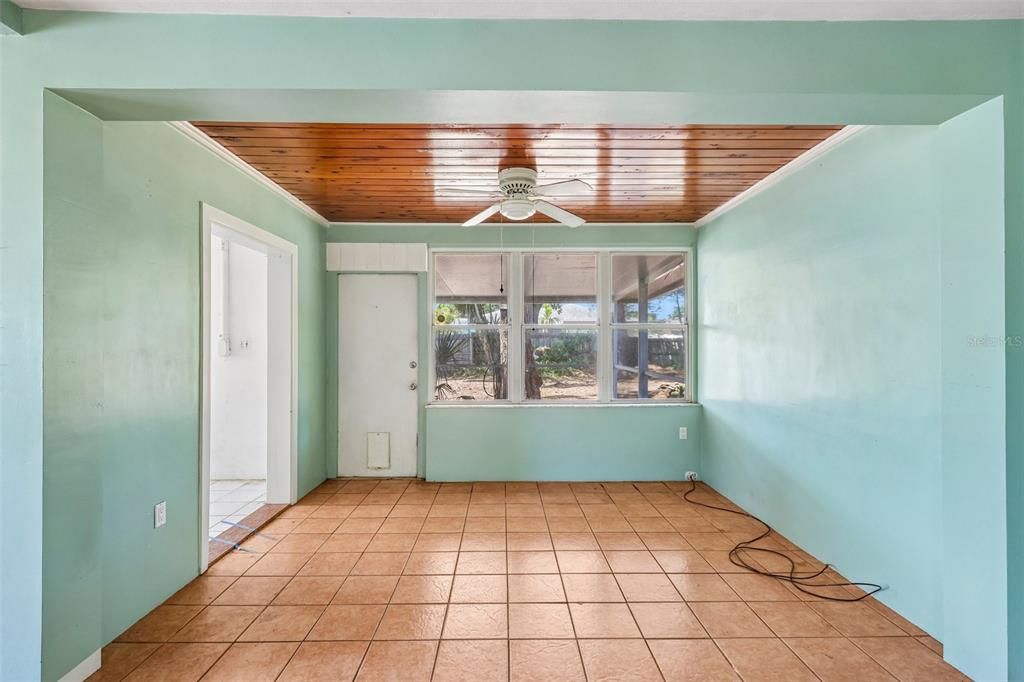 Activo con contrato: $275,000 (2 camas, 1 baños, 1248 Pies cuadrados)