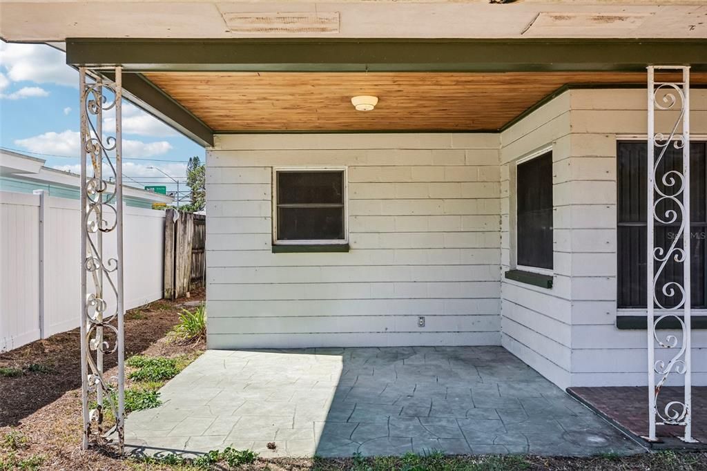Activo con contrato: $275,000 (2 camas, 1 baños, 1248 Pies cuadrados)