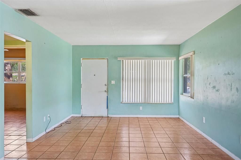 Activo con contrato: $275,000 (2 camas, 1 baños, 1248 Pies cuadrados)