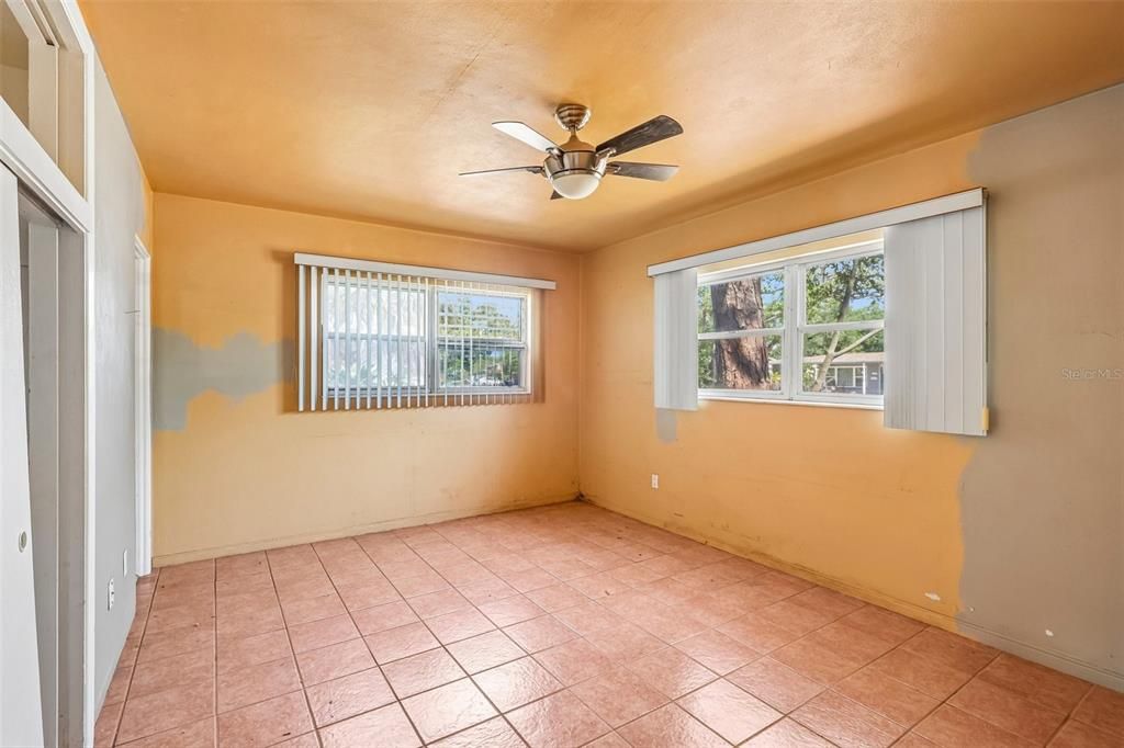 Activo con contrato: $275,000 (2 camas, 1 baños, 1248 Pies cuadrados)