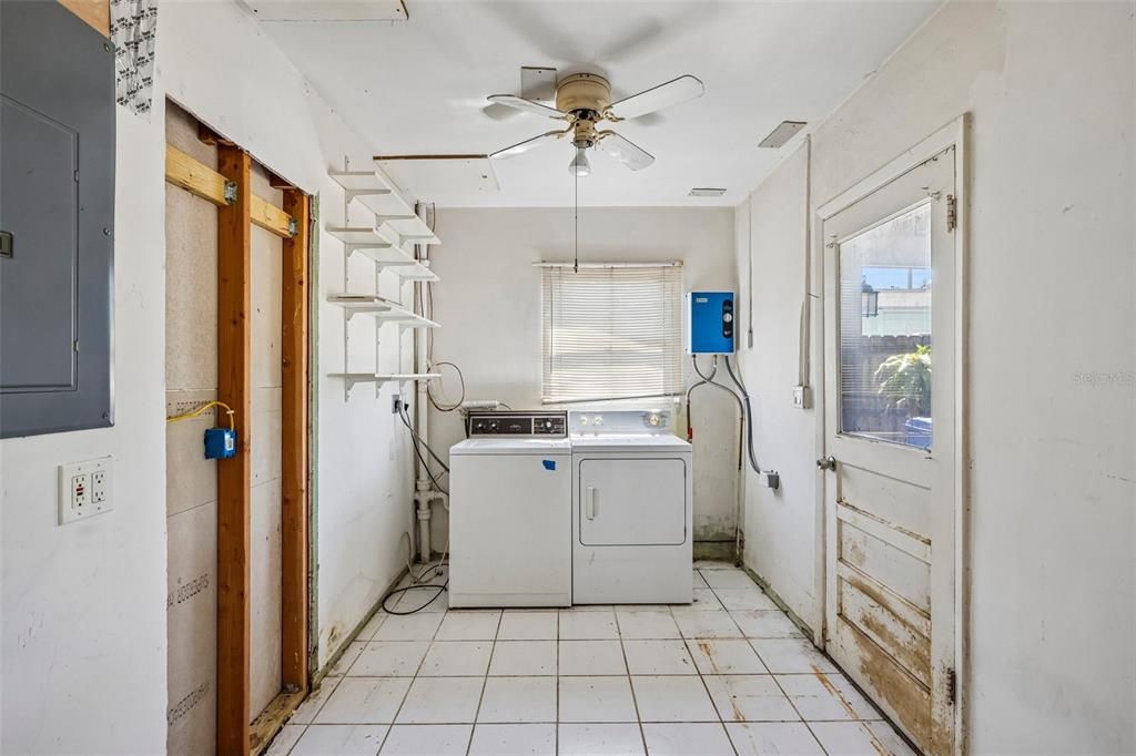 Activo con contrato: $275,000 (2 camas, 1 baños, 1248 Pies cuadrados)