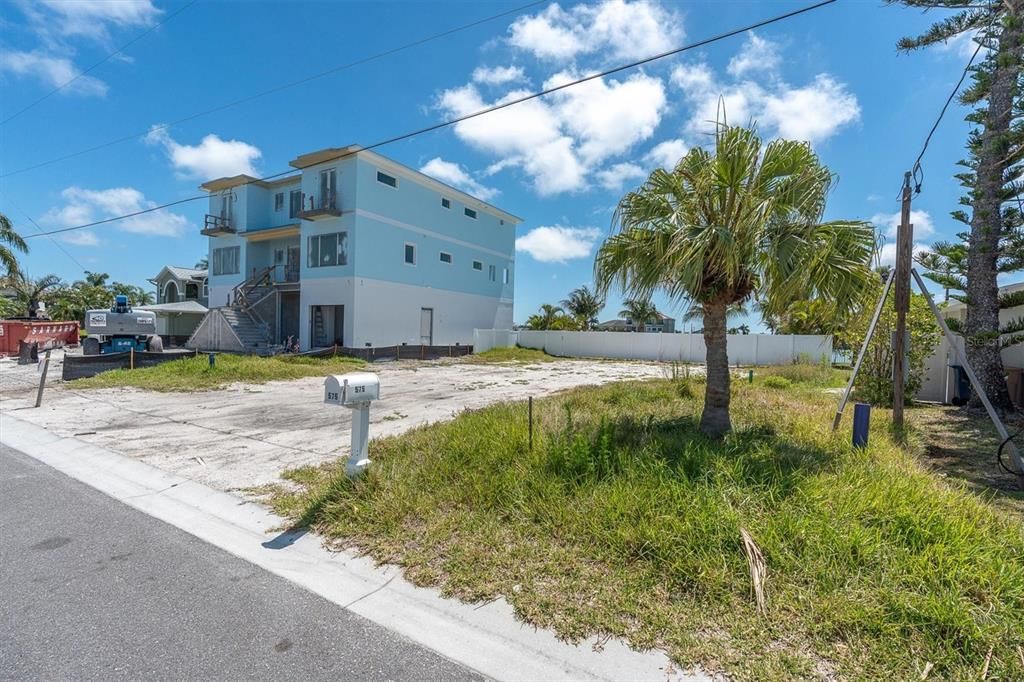 For Sale: $1,185,000 (0.17 acres)