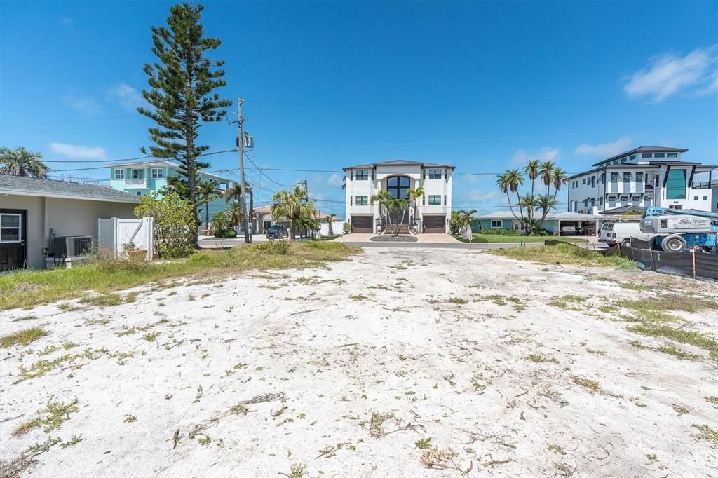 For Sale: $1,185,000 (0.17 acres)