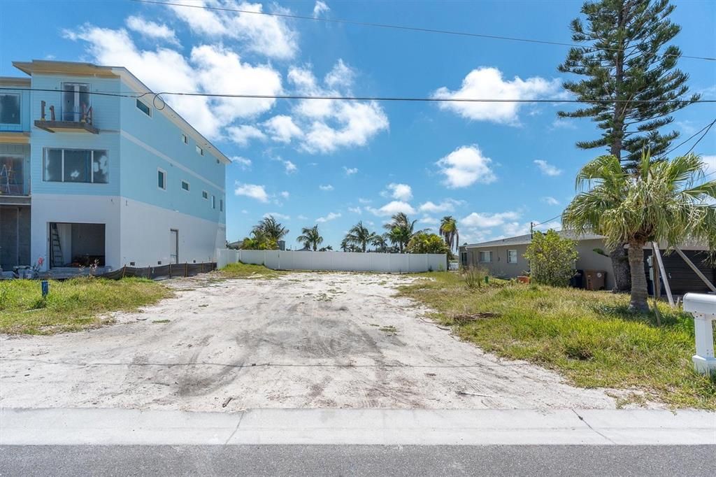 For Sale: $1,185,000 (0.17 acres)