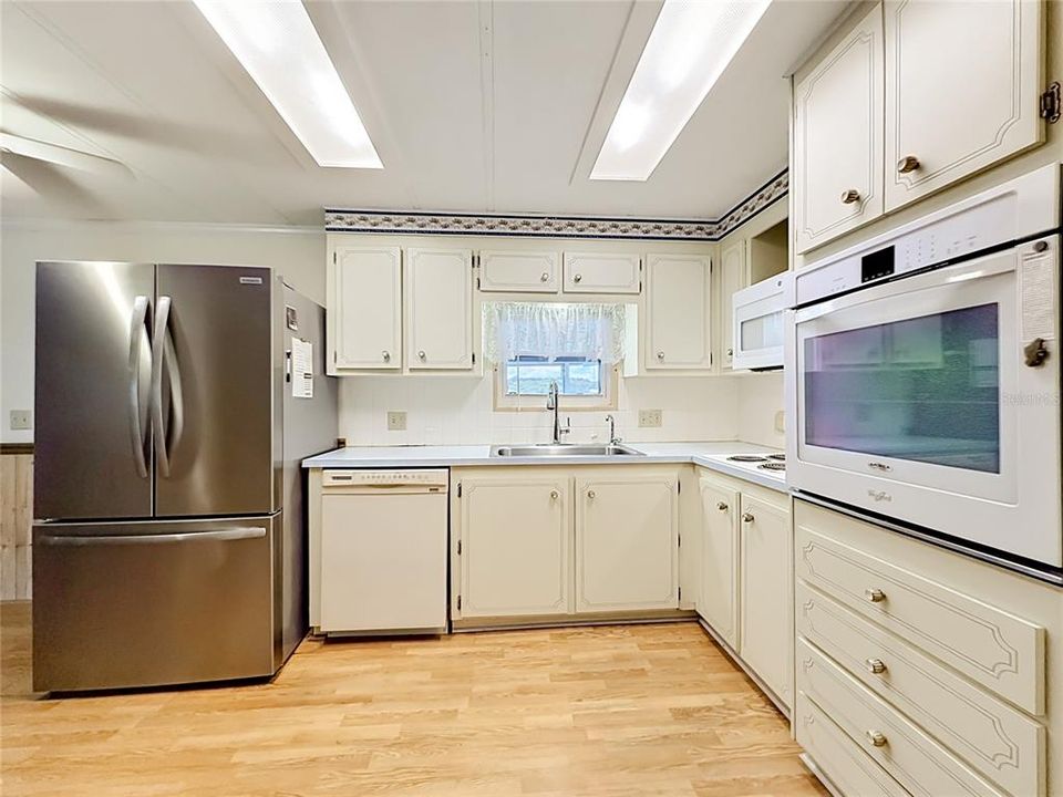 На продажу: $160,000 (2 спален, 2 ванн, 1632 Квадратных фут)