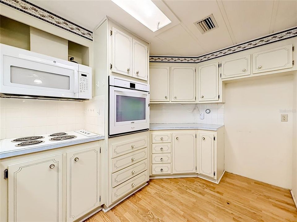 На продажу: $160,000 (2 спален, 2 ванн, 1632 Квадратных фут)