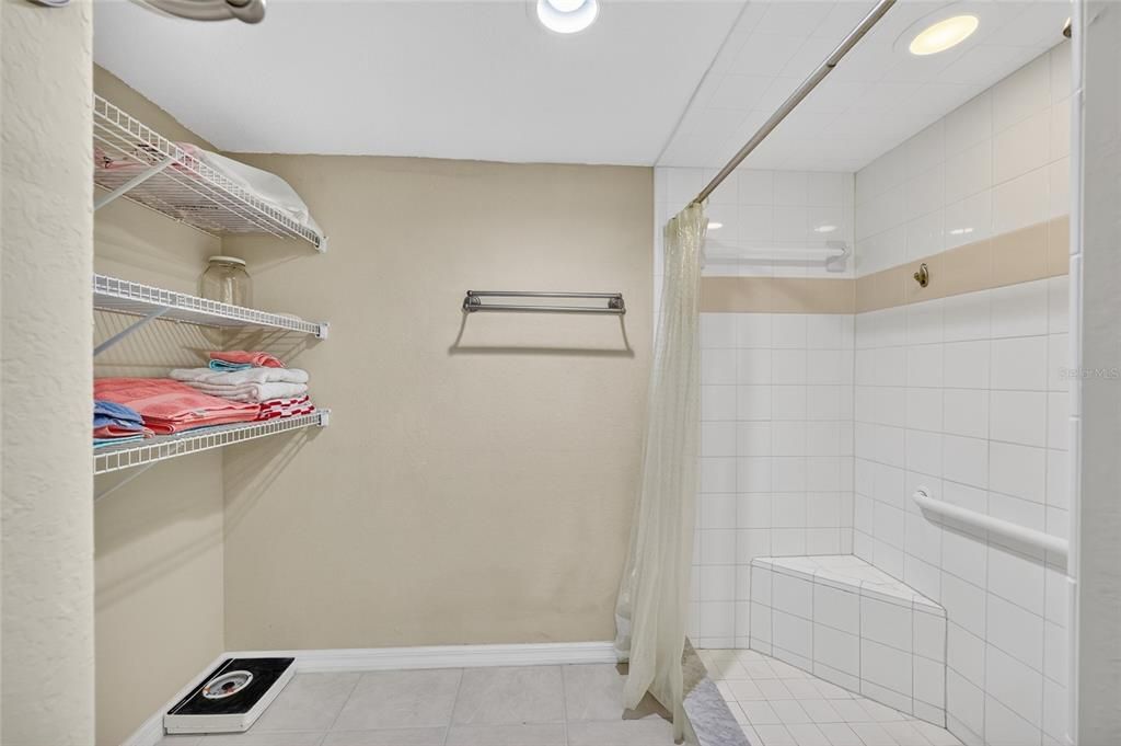 En Venta: $240,000 (2 camas, 2 baños, 1394 Pies cuadrados)