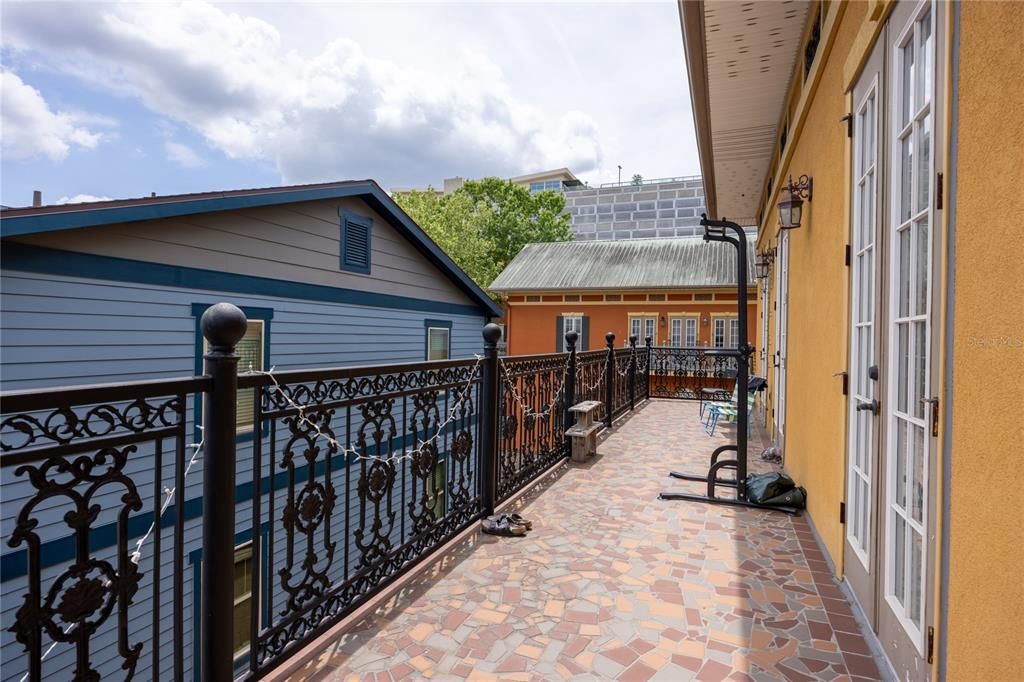 For Sale: $429,000 (2 beds, 2 baths, 1153 Square Feet)