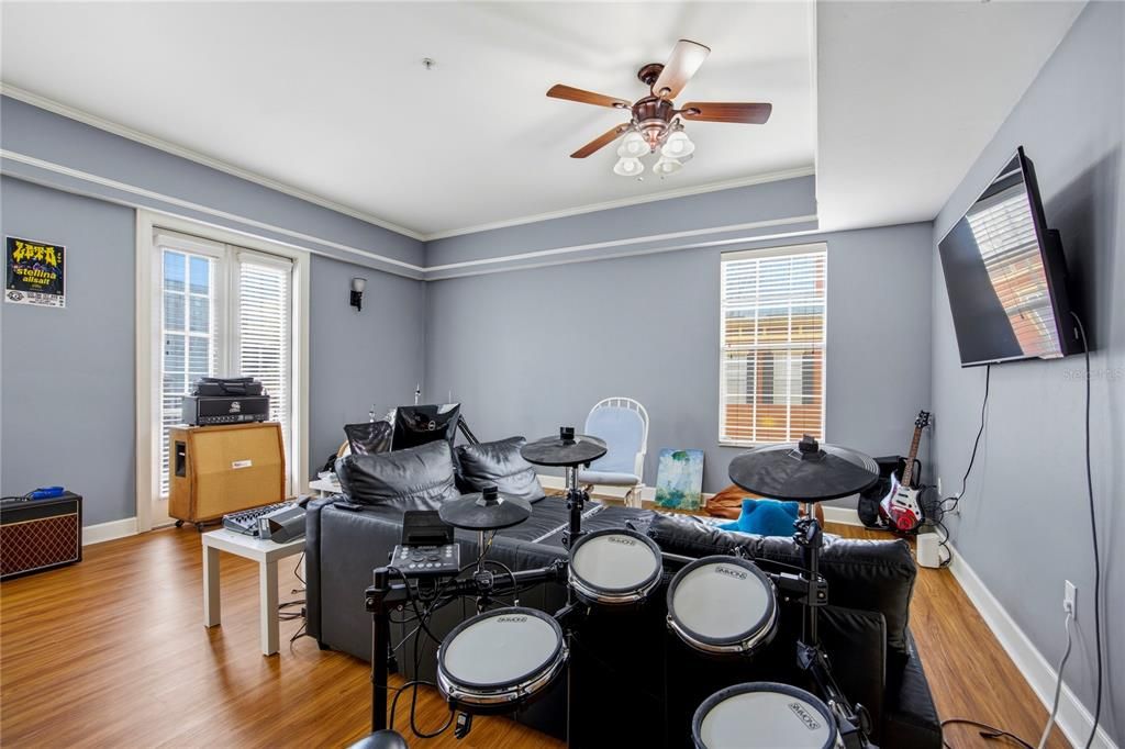 For Sale: $429,000 (2 beds, 2 baths, 1153 Square Feet)