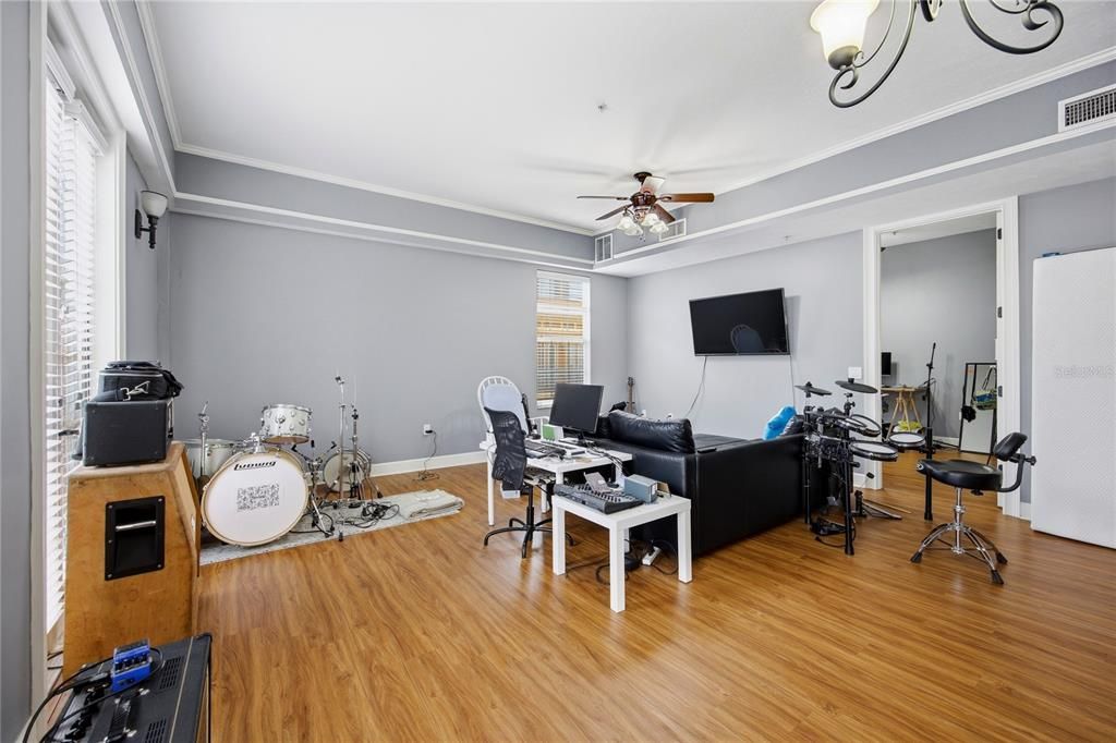 For Sale: $429,000 (2 beds, 2 baths, 1153 Square Feet)