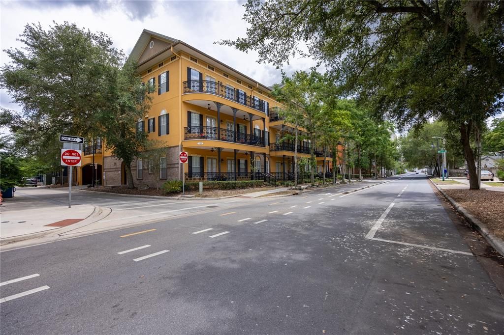 For Sale: $429,000 (2 beds, 2 baths, 1153 Square Feet)