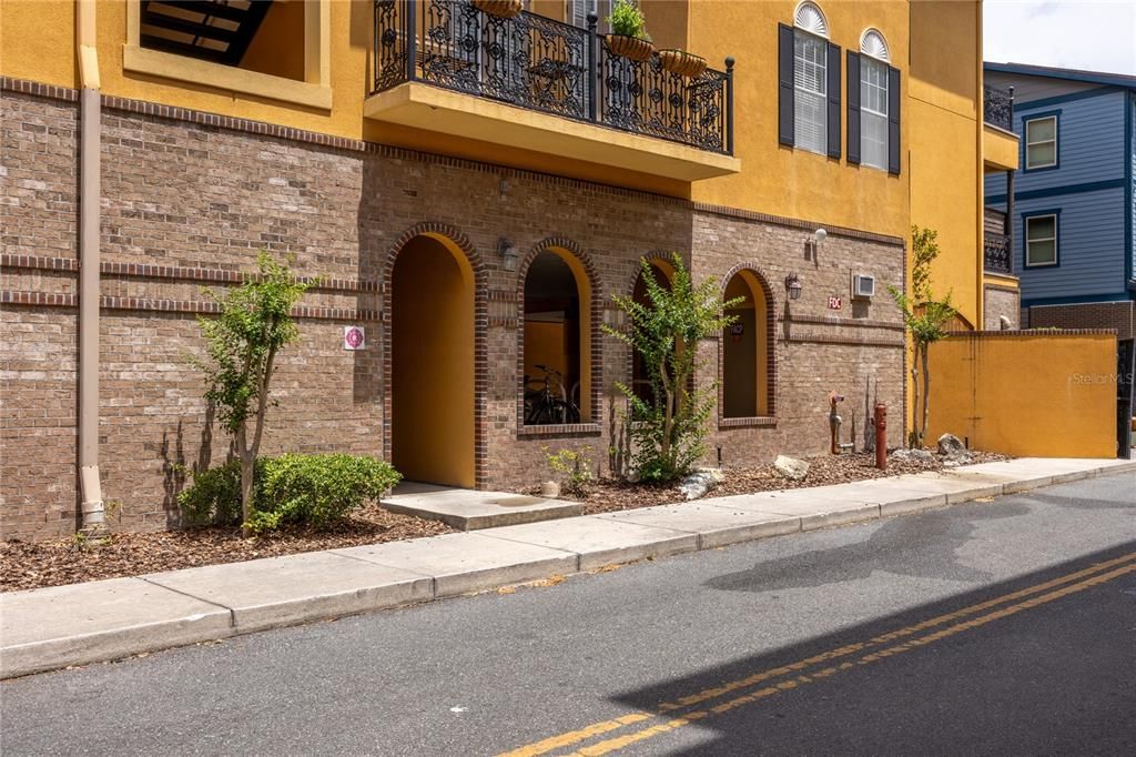 For Sale: $429,000 (2 beds, 2 baths, 1153 Square Feet)