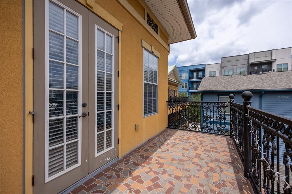 For Sale: $429,000 (2 beds, 2 baths, 1153 Square Feet)