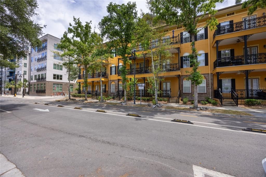For Sale: $429,000 (2 beds, 2 baths, 1153 Square Feet)
