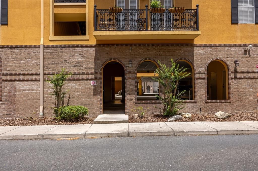 For Sale: $429,000 (2 beds, 2 baths, 1153 Square Feet)