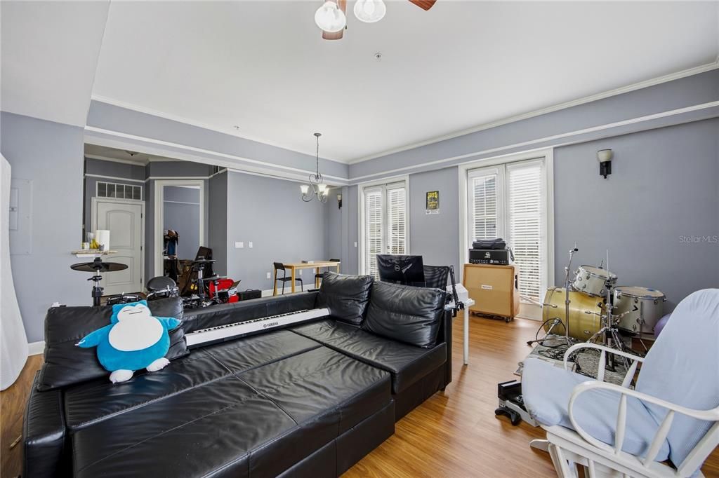 For Sale: $429,000 (2 beds, 2 baths, 1153 Square Feet)