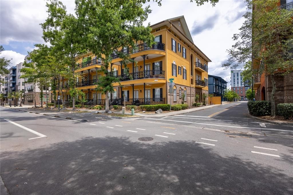 For Sale: $429,000 (2 beds, 2 baths, 1153 Square Feet)