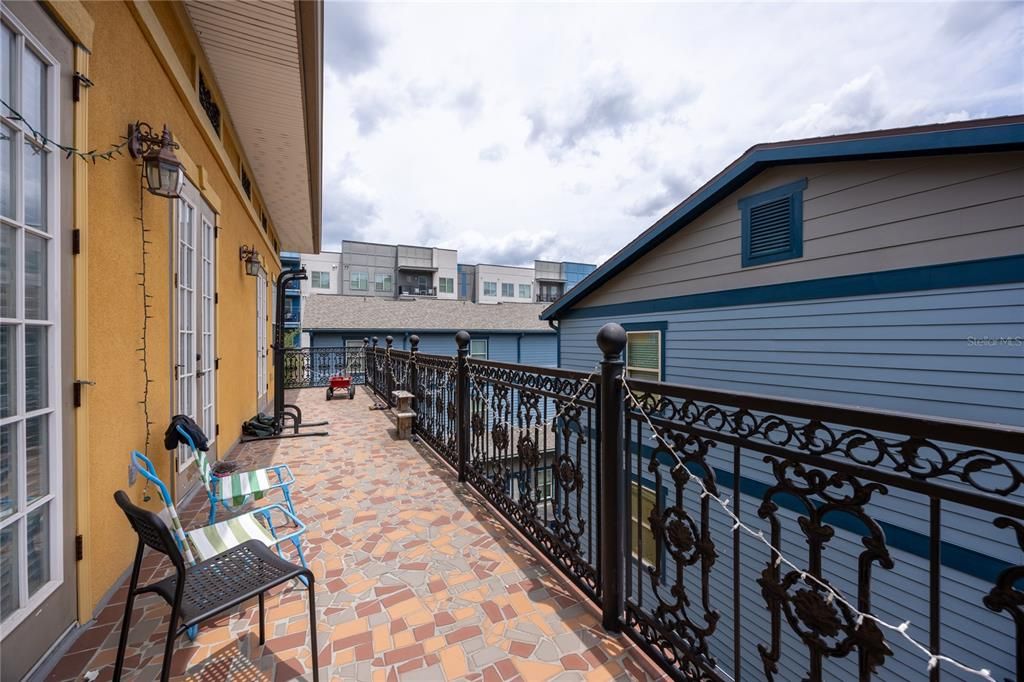For Sale: $429,000 (2 beds, 2 baths, 1153 Square Feet)
