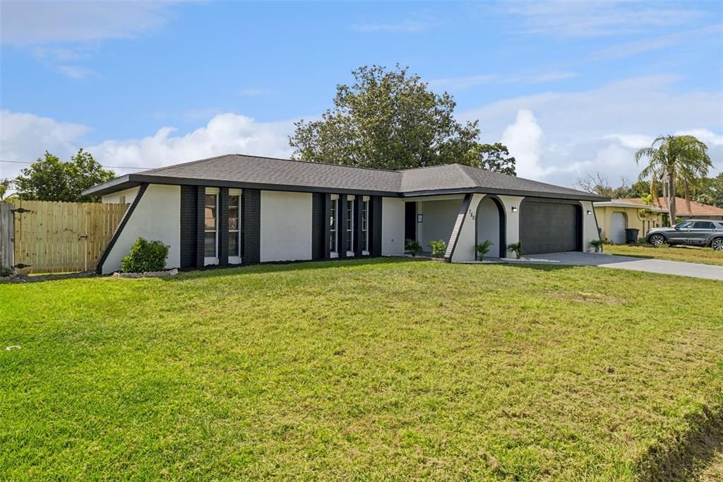 Activo con contrato: $325,000 (4 camas, 2 baños, 1611 Pies cuadrados)