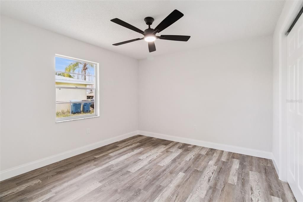 Activo con contrato: $325,000 (4 camas, 2 baños, 1611 Pies cuadrados)