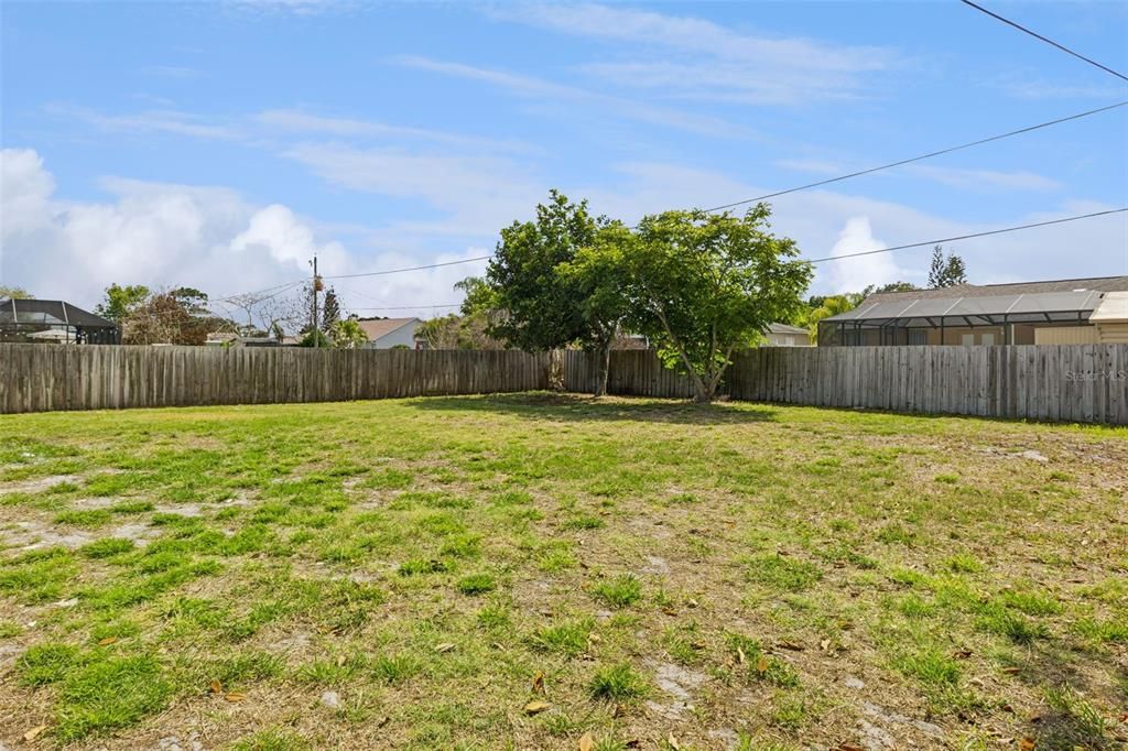 Activo con contrato: $325,000 (4 camas, 2 baños, 1611 Pies cuadrados)