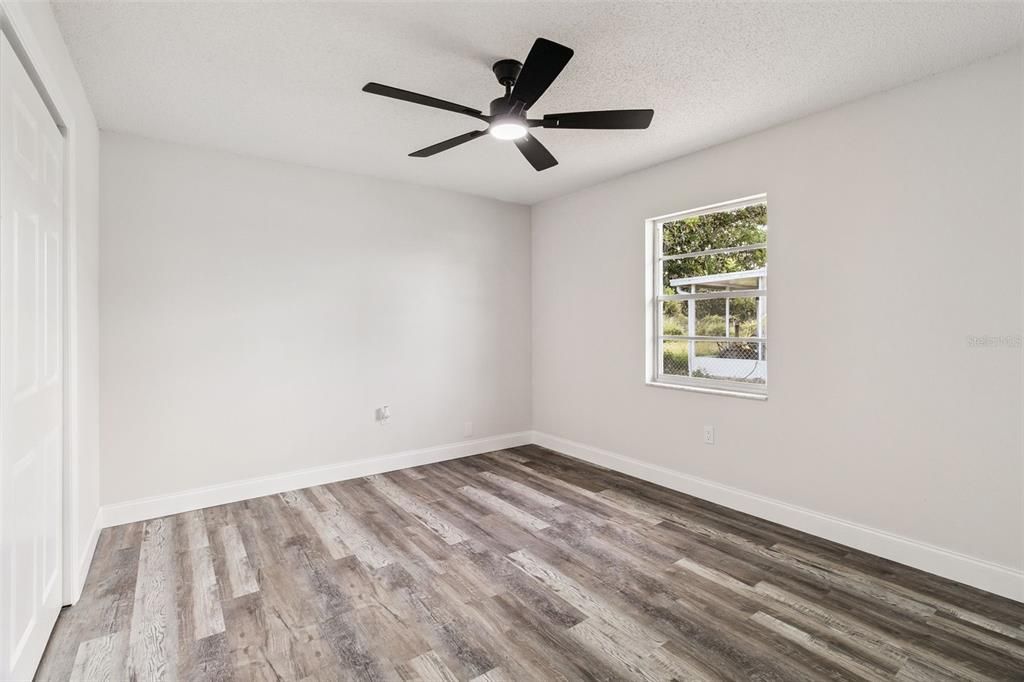 Activo con contrato: $325,000 (4 camas, 2 baños, 1611 Pies cuadrados)