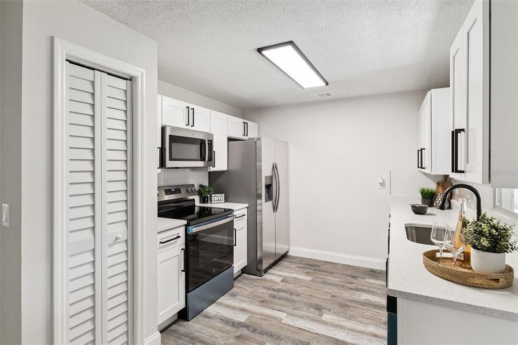 Activo con contrato: $325,000 (4 camas, 2 baños, 1611 Pies cuadrados)