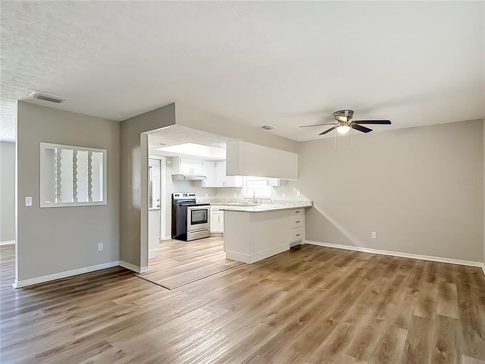 Active With Contract: $342,500 (3 beds, 2 baths, 1224 Square Feet)