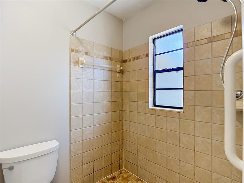 Active With Contract: $342,500 (3 beds, 2 baths, 1224 Square Feet)