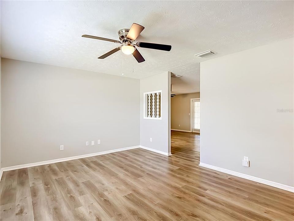 Active With Contract: $342,500 (3 beds, 2 baths, 1224 Square Feet)