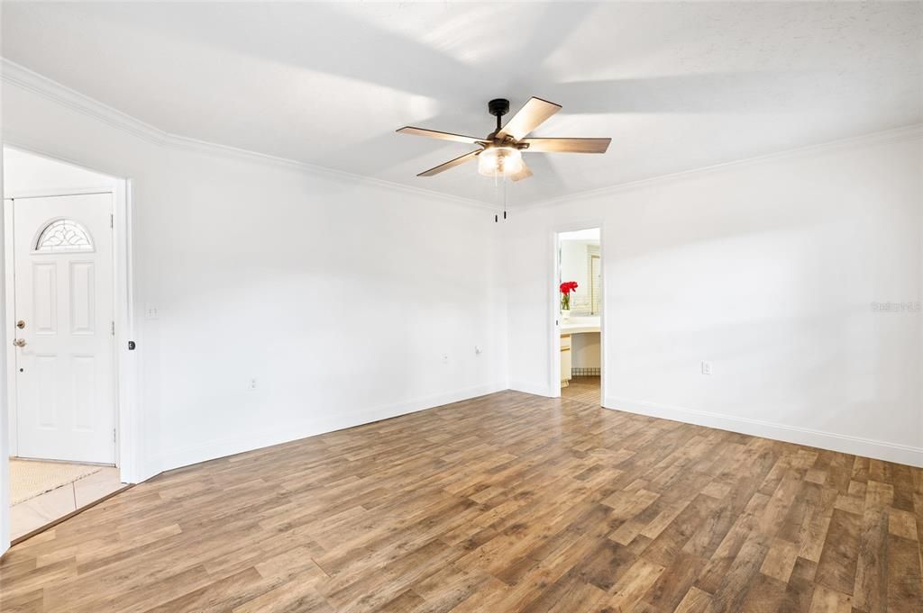 Active With Contract: $320,000 (3 beds, 2 baths, 1914 Square Feet)