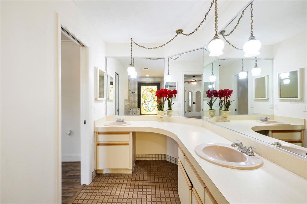 Active With Contract: $320,000 (3 beds, 2 baths, 1914 Square Feet)