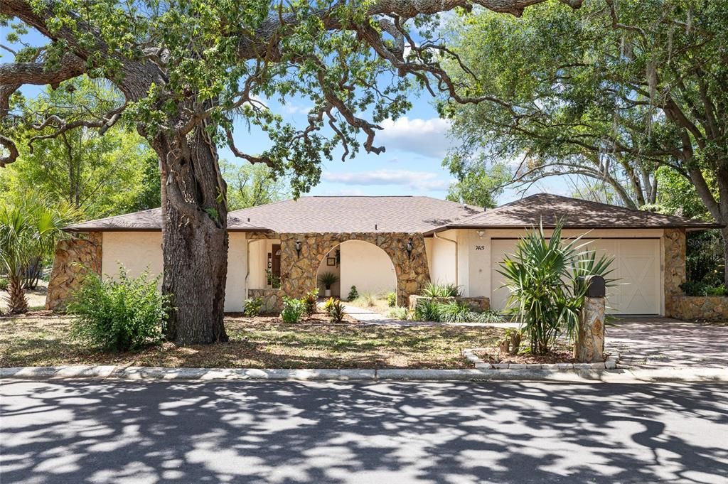 Active With Contract: $320,000 (3 beds, 2 baths, 1914 Square Feet)