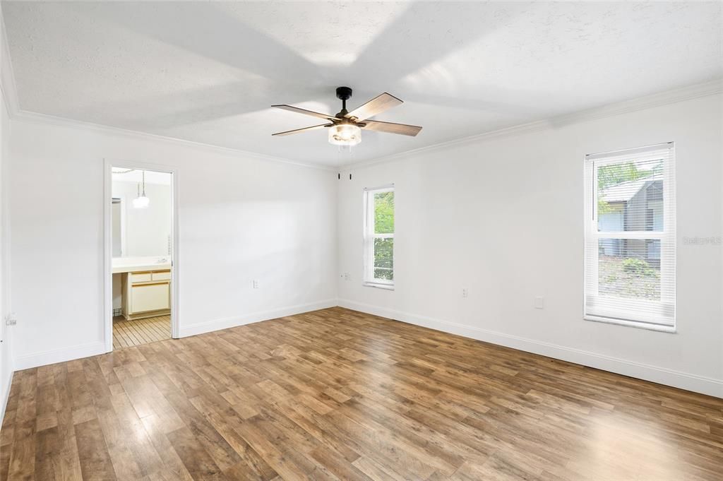Active With Contract: $320,000 (3 beds, 2 baths, 1914 Square Feet)