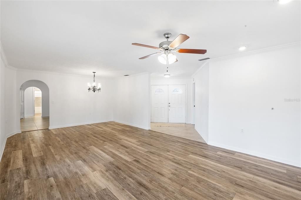 Active With Contract: $320,000 (3 beds, 2 baths, 1914 Square Feet)