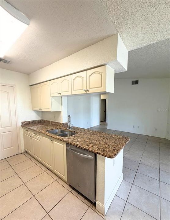 En Venta: $279,000 (3 camas, 2 baños, 1157 Pies cuadrados)