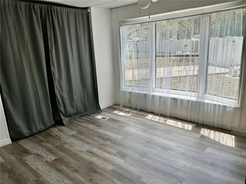 Под контрактом: $350,000 (3 спален, 3 ванн, 2276 Квадратных фут)