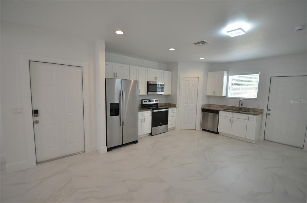 For Rent: $2,450 (4 beds, 2 baths, 1254 Square Feet)