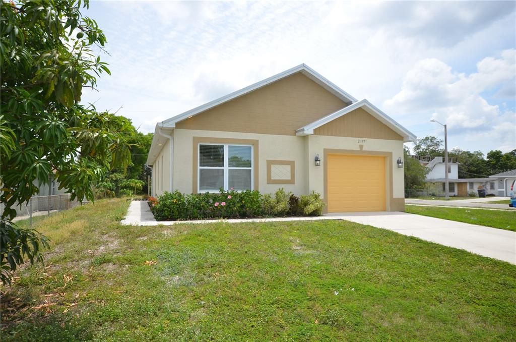 For Rent: $2,450 (4 beds, 2 baths, 1254 Square Feet)