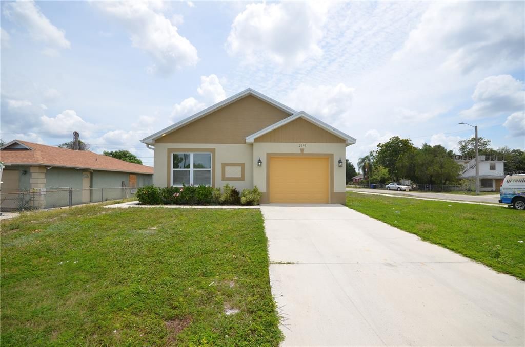 For Rent: $2,450 (4 beds, 2 baths, 1254 Square Feet)